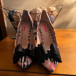 Black & White Stipe Floral Pointed Toe Heels w/Black Bow